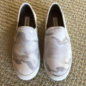 Steve Madden Safary Slip-on Canvas Shoes